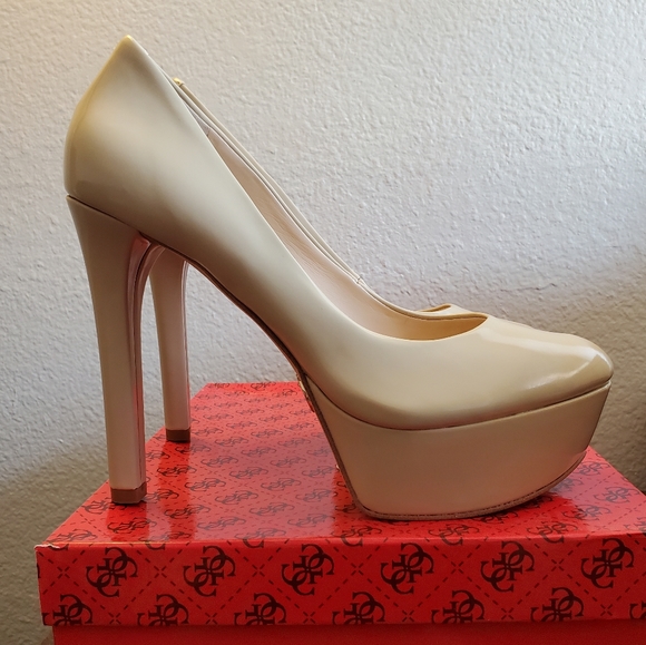 GUESS Women's Ette Platform Pumps - Picture 3 of 9